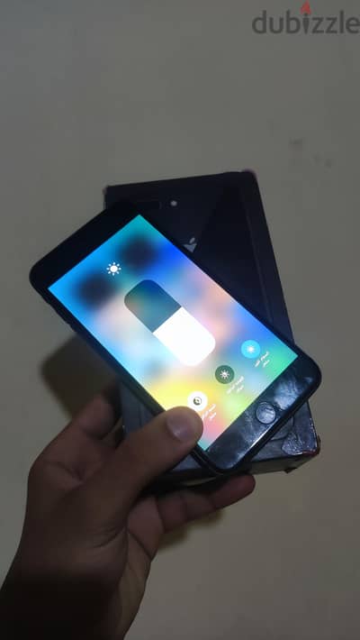 آبل - آيفون 8 بلس