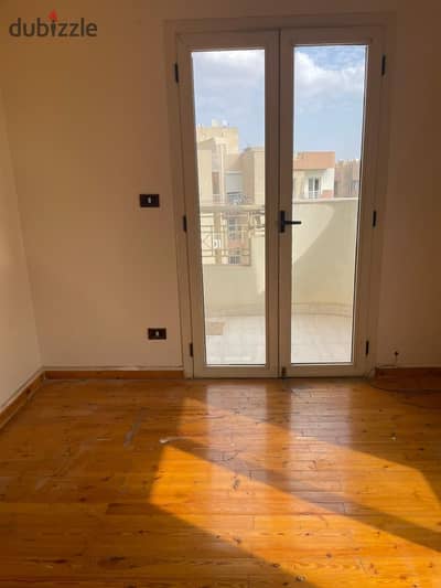 Exceptional apartment for rent at Opera City, super luxurious finishing with air conditioning and chandeliers, three bedrooms, prime location