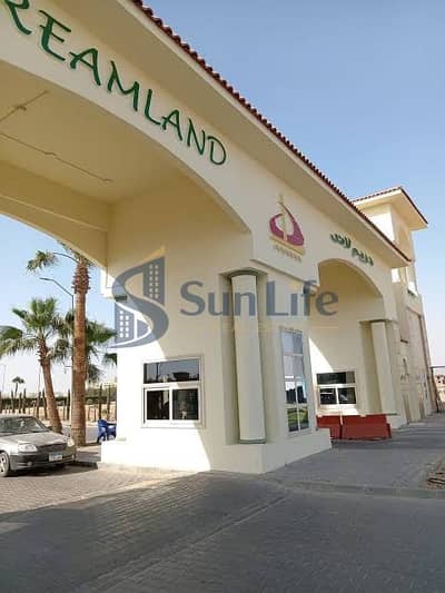 للبيع قطعة ارض في كمباوند دريم لاند قريبه من Flags mall - قريبه للخدامات موقع متميز جدا رخصة سكنية-مدينة 6 اكتوبر