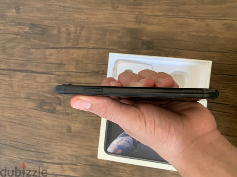 Apple - iPhone XR 4