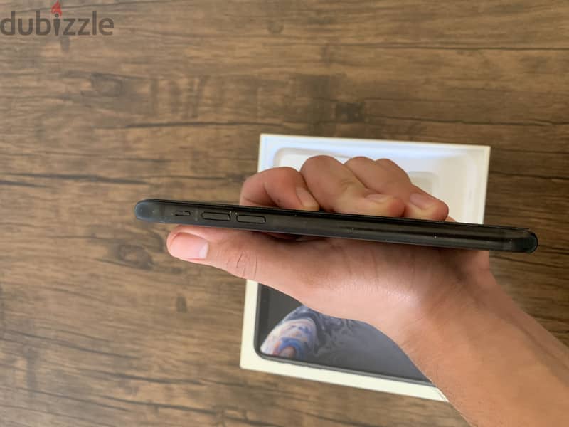 Apple - iPhone XR 8