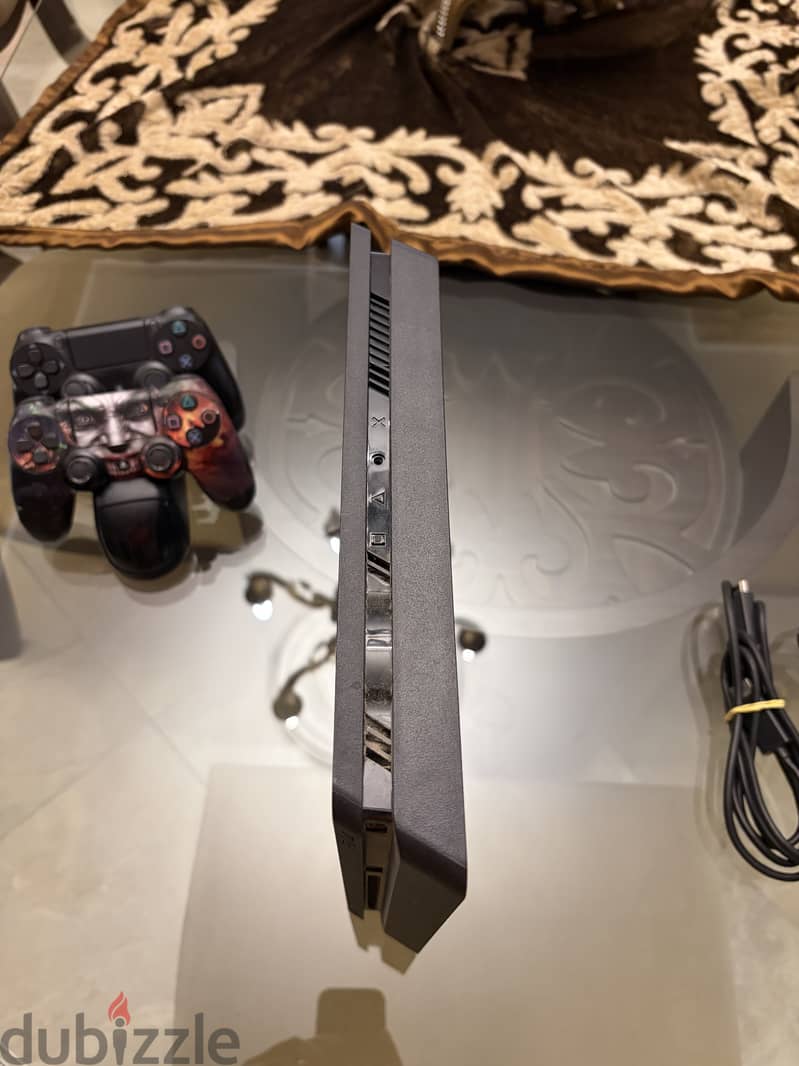 PS4 Slim 1T 1