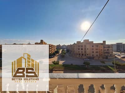 شقه للبيع بمدينة العبور الحي التاسع شارع طه حسين بالقرب من شارع الجامعه