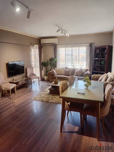 99 m² with custom finishes, available for rent at a special price