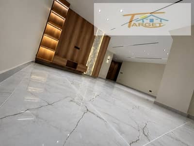 مدينتى للبيع شقه 170 متر 3 غرف نوم 3 حمام غرفه ماستر B8 تشطيب فندقي بالكامل لوكيشين مميز