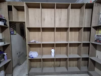 ارفف خشبيه كونتر بحالة ممتازه