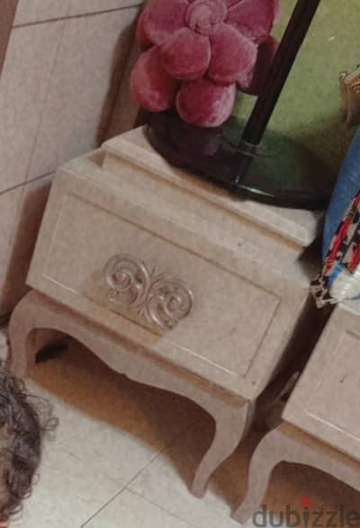تسريحه بخشب المرايا من غير ازاز وكومود