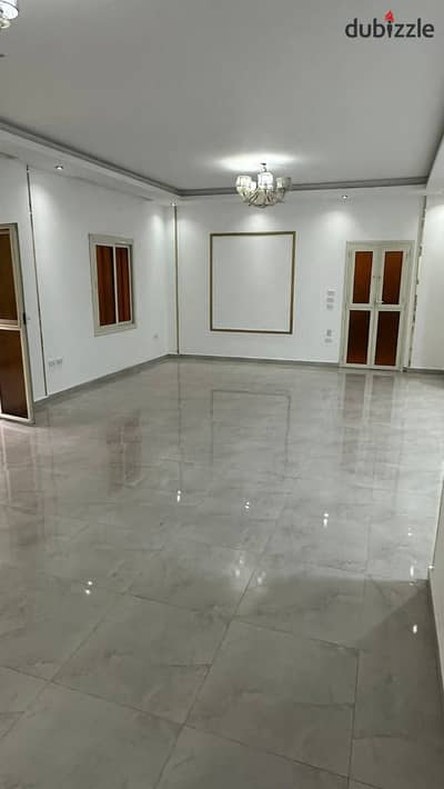 شقة أرضي بحديقة وبيزمنت تشطيب خاص للبيع بالحي التامن