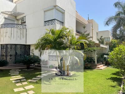 Townhouse villa for sale at a commercial price in Al-Rehab 1, fully finished, special location, private garden, without violations.