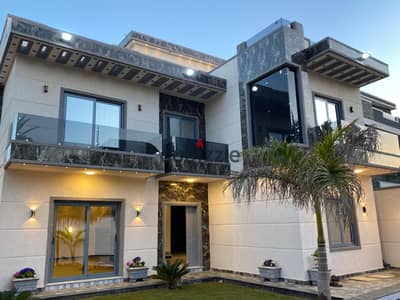 Villa with recorded facilities on the corner of Omar Al-Mukhtar Street