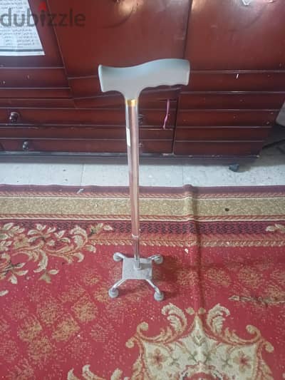 عكاز طبي ألومنيوم 4 أرجل مستويات بحالة جيدة جداً