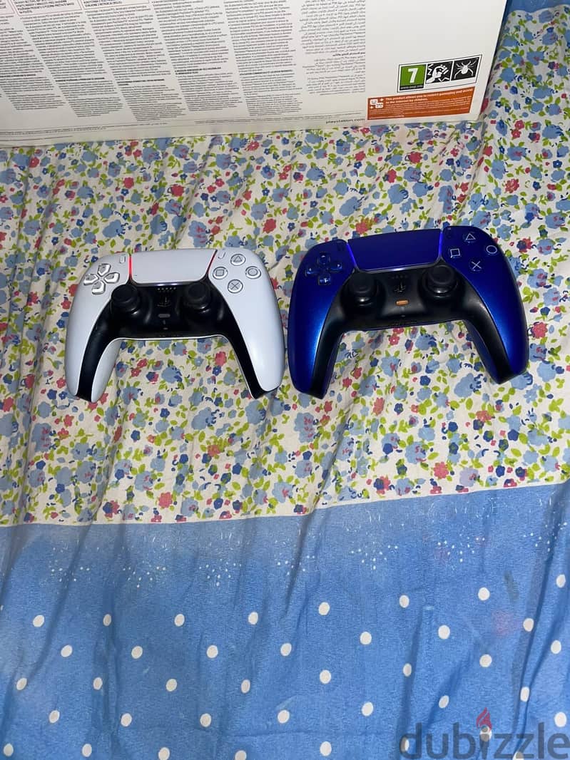 PS5 SLIM 1TB WITH 2 CONTROLLERS 2