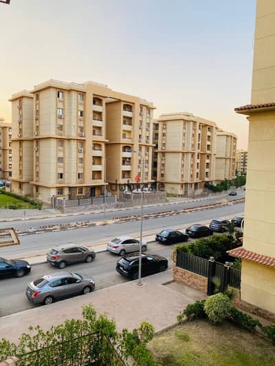Immediate-delivery unit available in Gardenia City, Nasr City—located in a prime area (Zone 5) on the second floor. Special price offered for a quick