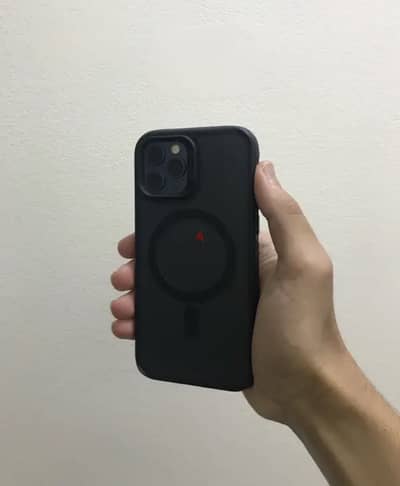 iPhone 12 Pro للبيع بحالة ممتازة