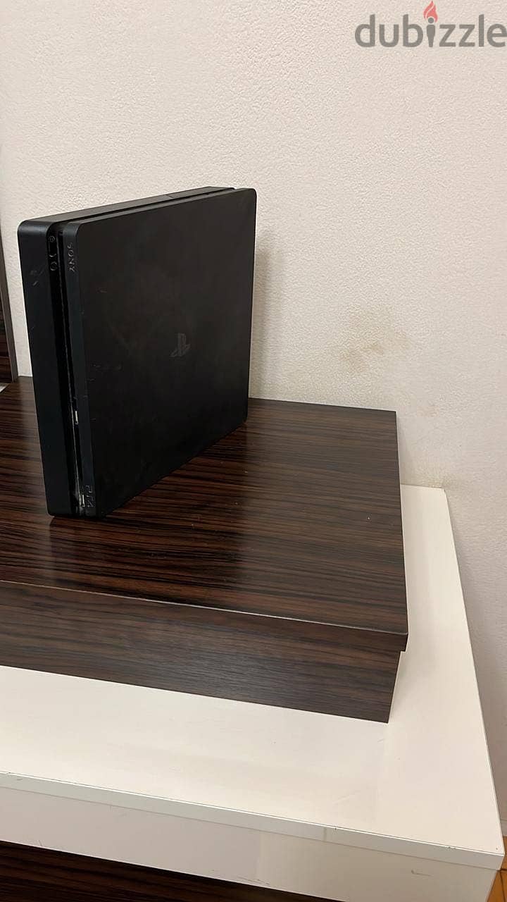 Play station 4 slim 2