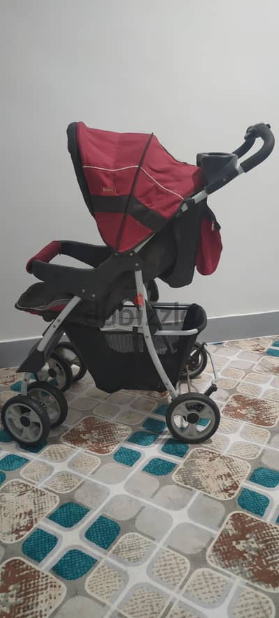 عربية أطفال (Stroller) بحالة ممتازة – عملية ومريحة – سعر لقطة