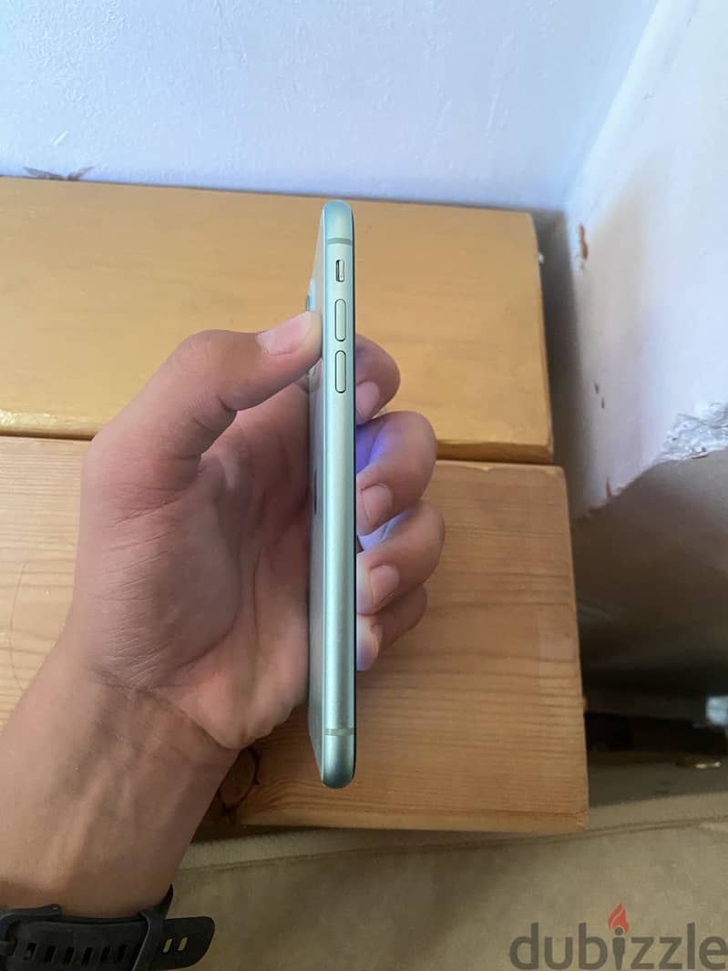 Apple - iPhone 11 8