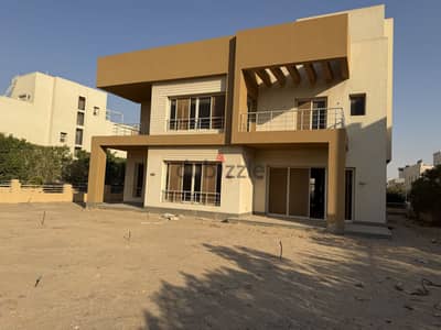 فيلا مستقله للايجار في كمبوند جراند هايتس مساحه 900م بالتكييفات ومطبخ