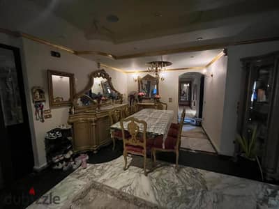 For sale, an apartment 200m in Maadi, Degla, 199 Street, excellent location, extra super lux finishing, facade