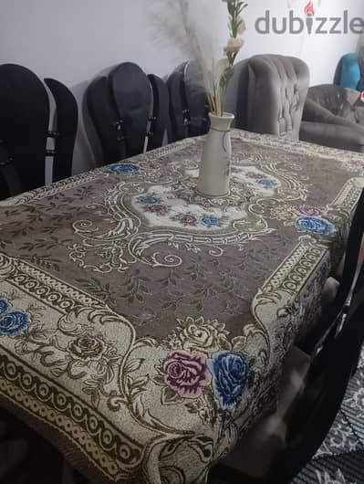 ترابيزة بيضاوي بالزجاج و٦ كراسي من الخشب  المتين ونيش ٣ ضلف و٢درج