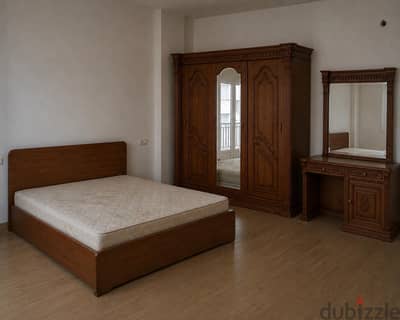غرفه نوم. . . . . استعمال خفيف شبه جديد