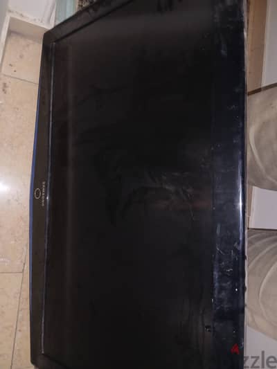 شاشه سامسونج samsung LCD ٤٠ بوصه قديمه و بايظه