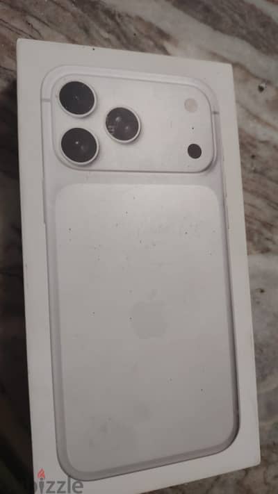 iPhone 17pro max اللون الفضى شرق أوسط زيرو عليه ضريبة