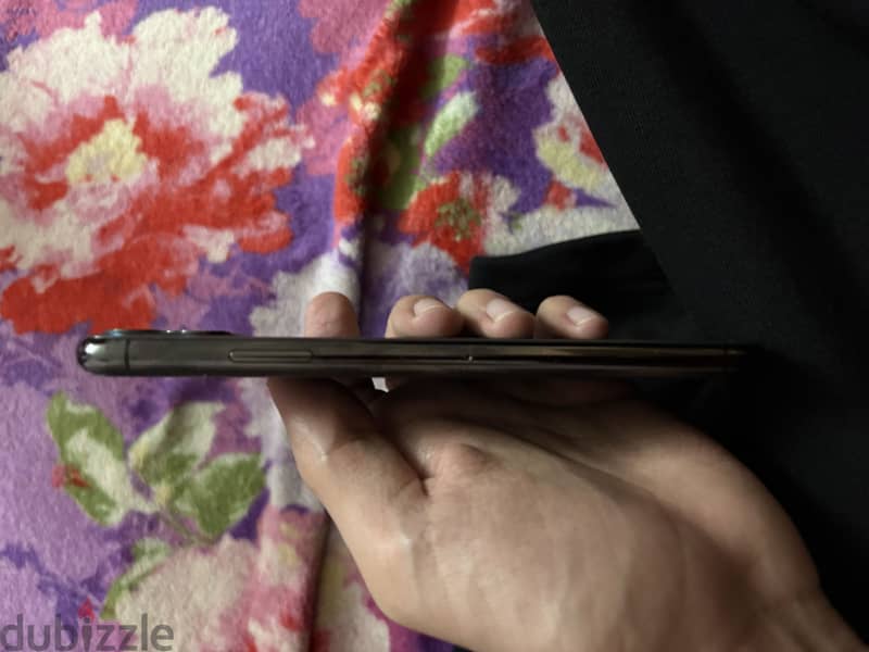 Apple - iPhone 11 Pro Max 3