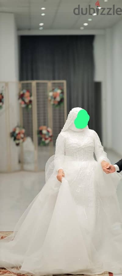 فستان زفاف مستعمل مرة واحدة للبيع