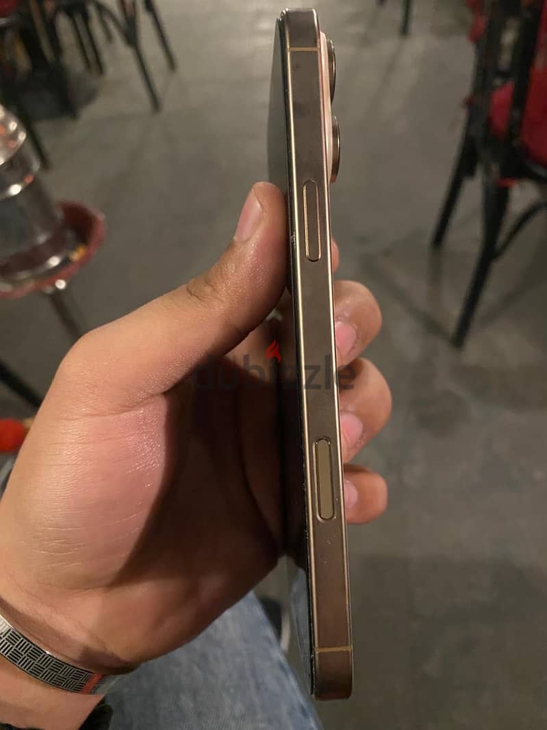 Apple - iPhone 16 Pro Max 4