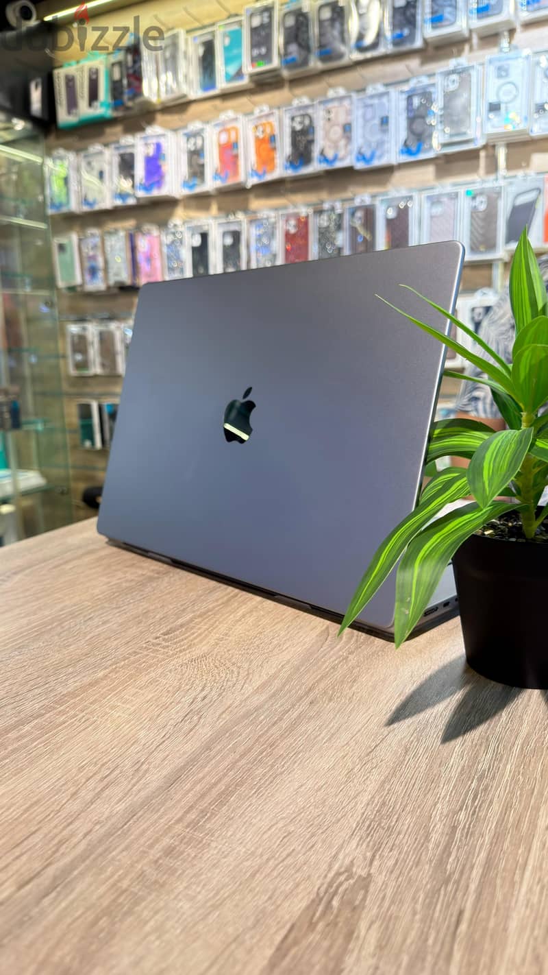 MacBook Pro M2 Max 2