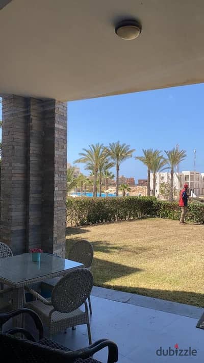 ٣ غراف ارضي بي جنينة للايجار في امواج