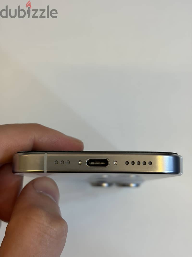 iPhone 16 pro 256 battery 93% 2