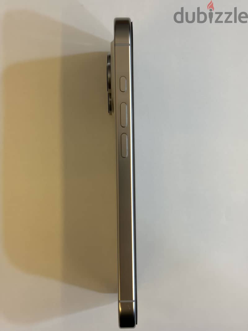 iPhone 16 pro 256 battery 93% 3