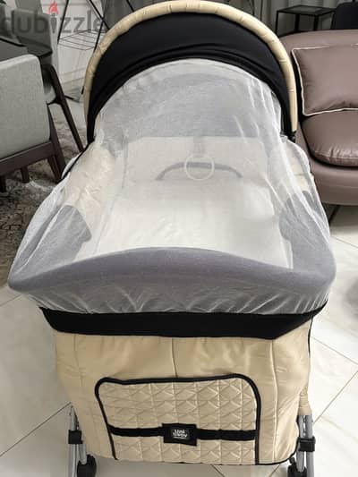 سرير اطفال ماركةuni baby استعمال بسيط جدا كالجديد