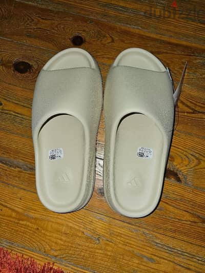 yeezy slides