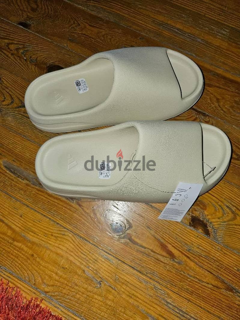 yeezy slides 1