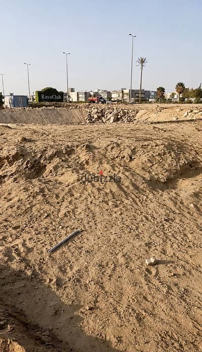 A distinctive piece of land with a 125 m façade on the direct Dahshour connection