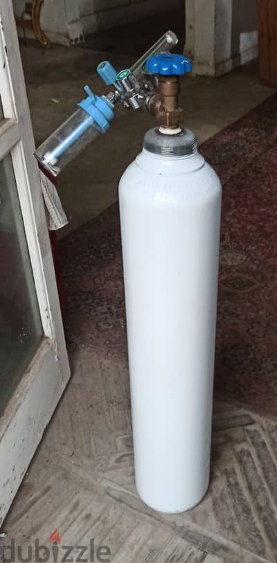 oxygen cylinder 15 lier with full regular مع منظماسطوانه اكسجين 15 لتر