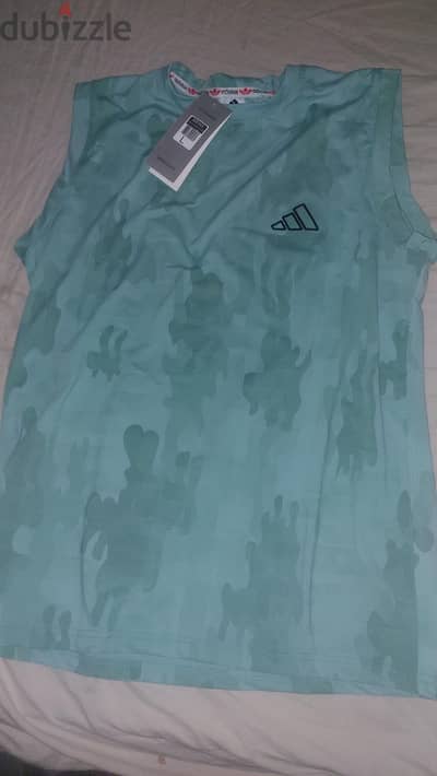 تيشرت adidas للجيم جديد بالتيكت