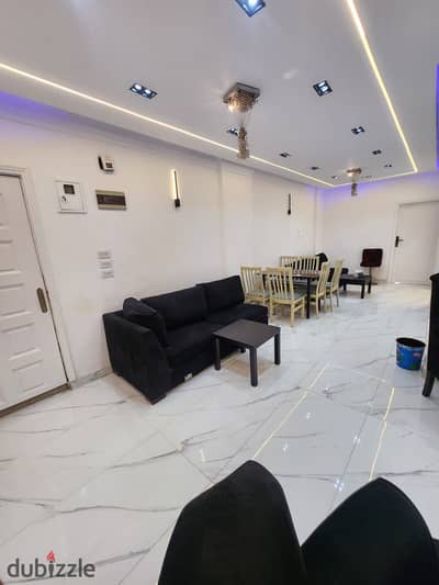 لراغبي الاستثمار والسكني شقه للبيع بشارع مكرم عبيد الرئيسي امام سيتى سنتر 120م