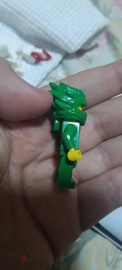 Lloyd Lego Ninjago minifigure not official!!!