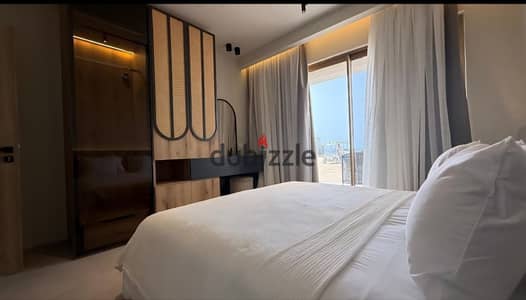 شاليه   متشطب بالكامل  للبيع على اللاجون دايريكت  برايم لوكيشين  برأس الحكمة عند الكيلو 195، بالقرب من مطار العلمين الدولي.