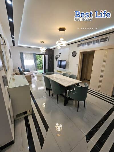 شقة مفروشة للإيجار في Lake View Residence | أرضي بجاردن 144م | 2 نوم | سوبر لوكس | 80,000 جنيه