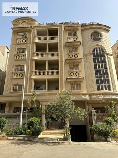 The luxury villa has a private garden in an excellent location in Al-Banifas, with buildings next to the Bidaya School and North 90 Street.