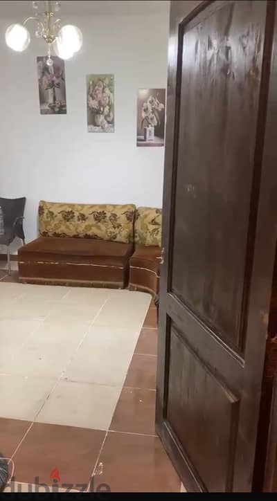 شقه مفروشه ايجار اكتوبر بجوارصينيه الواحات وامام مصنع فينوس قبل٨٠٠فدان