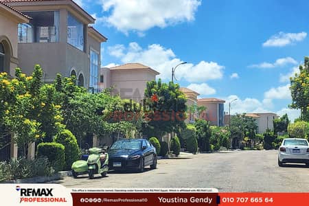 Open view overlooking the garden and street villa for sale in Alex West