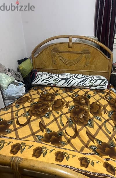 سرير. شبابي