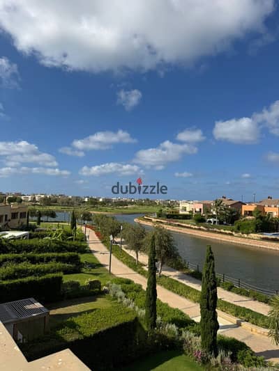 Luxury villa for rent in Isola Villa, Marassi featuring a prime location and stunning, direct views of the lagoon.