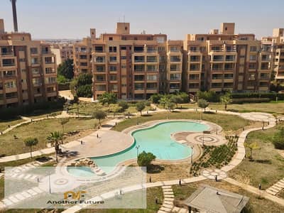 للبيع بنتهاوس فيو مميز كمبوند جاردن هيلز بجوار ماونتن فيو محور البوليفار